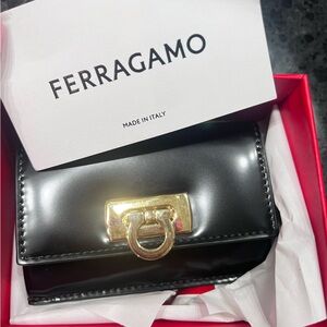 NEW Ferragamo
Gancini leather cardholder